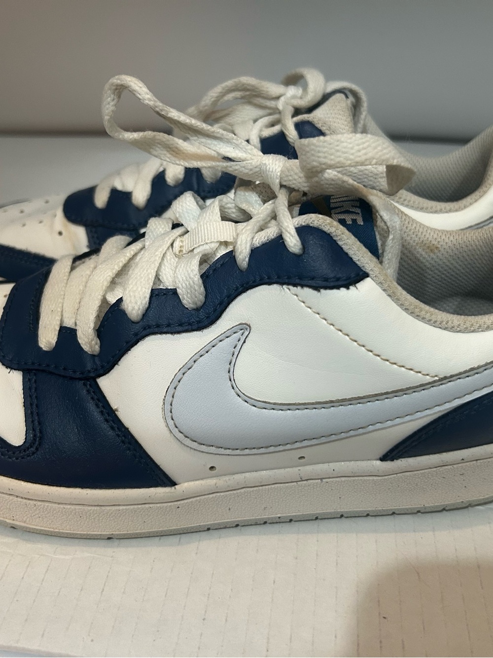 Nike 6Y Court Borough Low 2 GS Sneakers